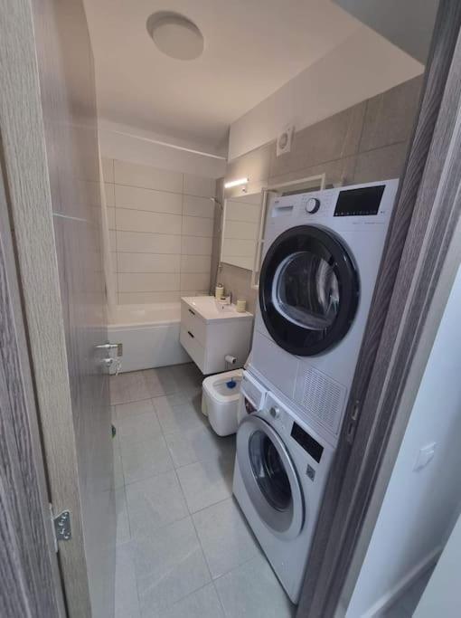 Lovely 1 Bedroom Livingroom Apartment Sector 1 Bucuresti Voluntari エクステリア 写真